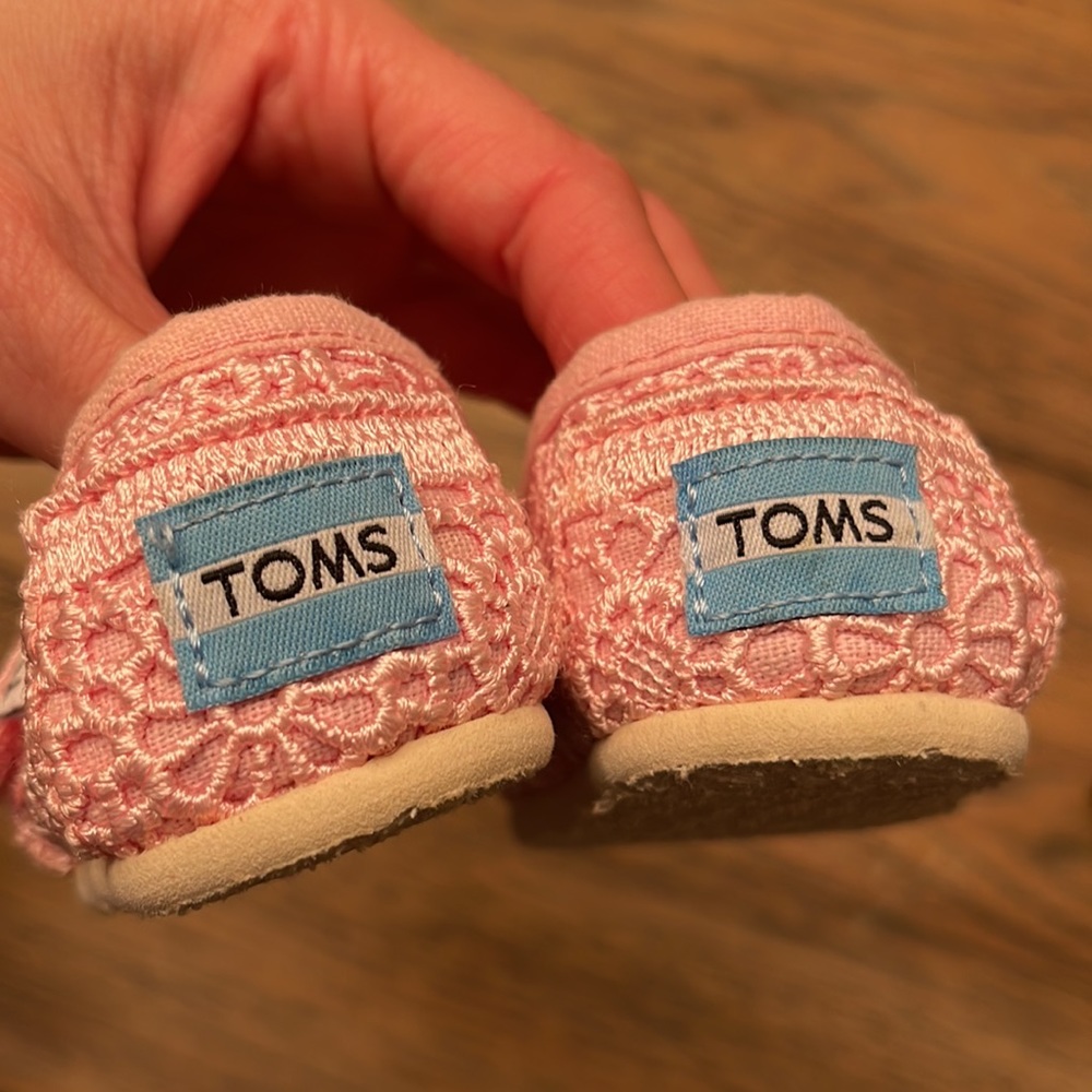 TOMS - Picture 3 of 3